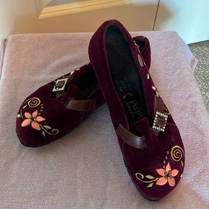 Papillio(Birkenstock ) Purple velvet slide w/embroidery, size 39-like new